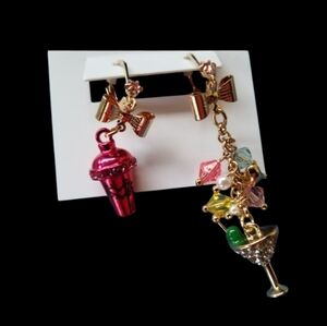 🍸💃🍹Betsey Johnson Mismatched Festive Martini Earrings - NWT🍹💃🍸